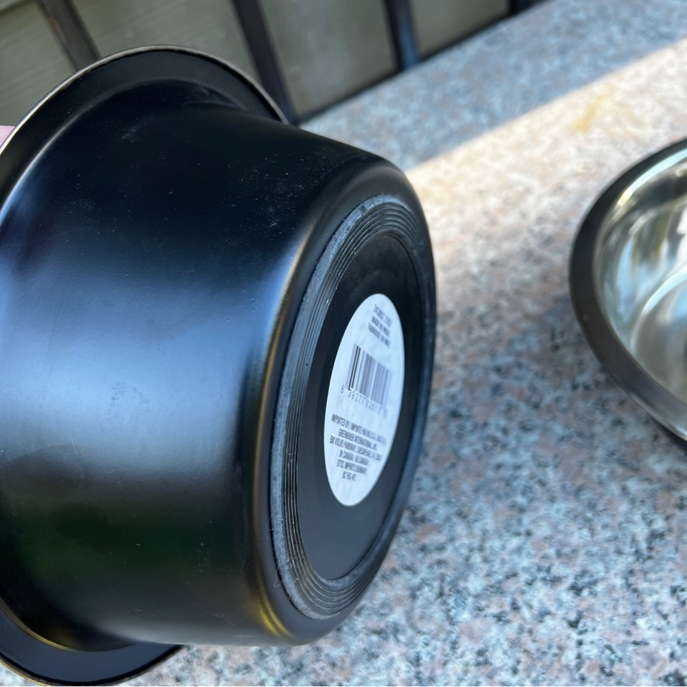 NWT Stainless Steel Set/2 Dog Bowls Black Powder Coat Non Skid Base 52 Oz - Picture 4 of 4